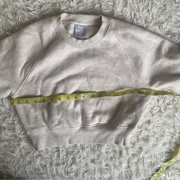 Aritzia TNA Cozy Fleece Perfect Shrunken Sweatshirt - Picture 6 of 6